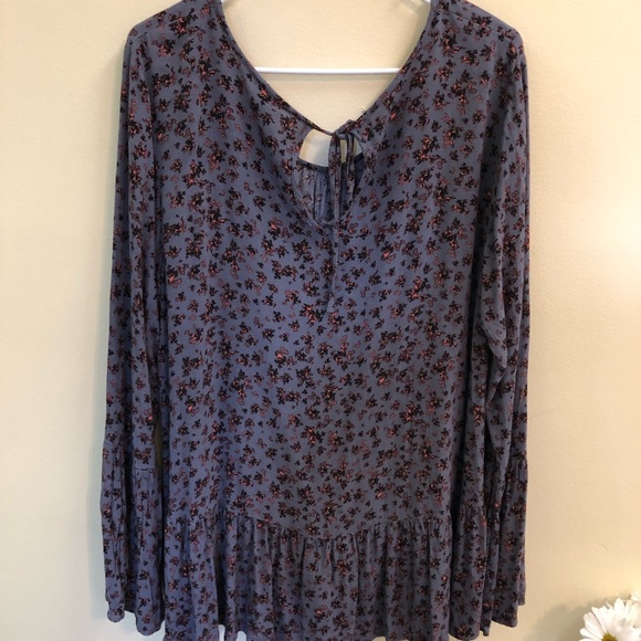 Bell sleeve flowy Blouse - Picture 2 of 2